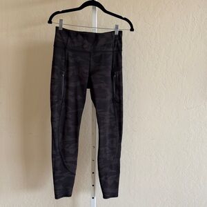 Small Athleta Black/Grey Camo Sz Small Performance Leggings